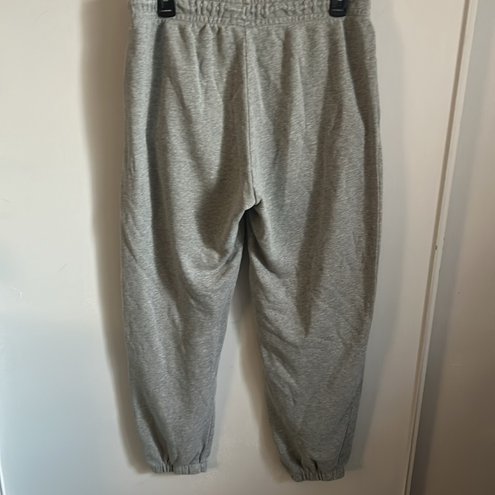 Nike Women’s Gray Sportswear Essential Fleece Lounge Athletic Sweatpants - Picture 6 of 9